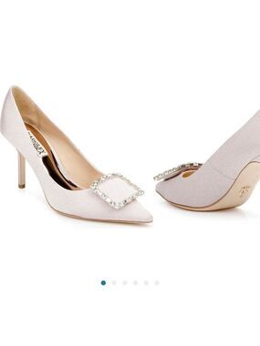 Badgley Mischka  Pointed Toe Pump